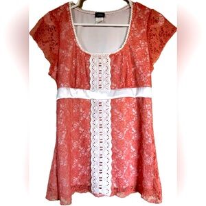 Elegant vintage Lace blouse with back tie. Excellent condition! Women’s Size L